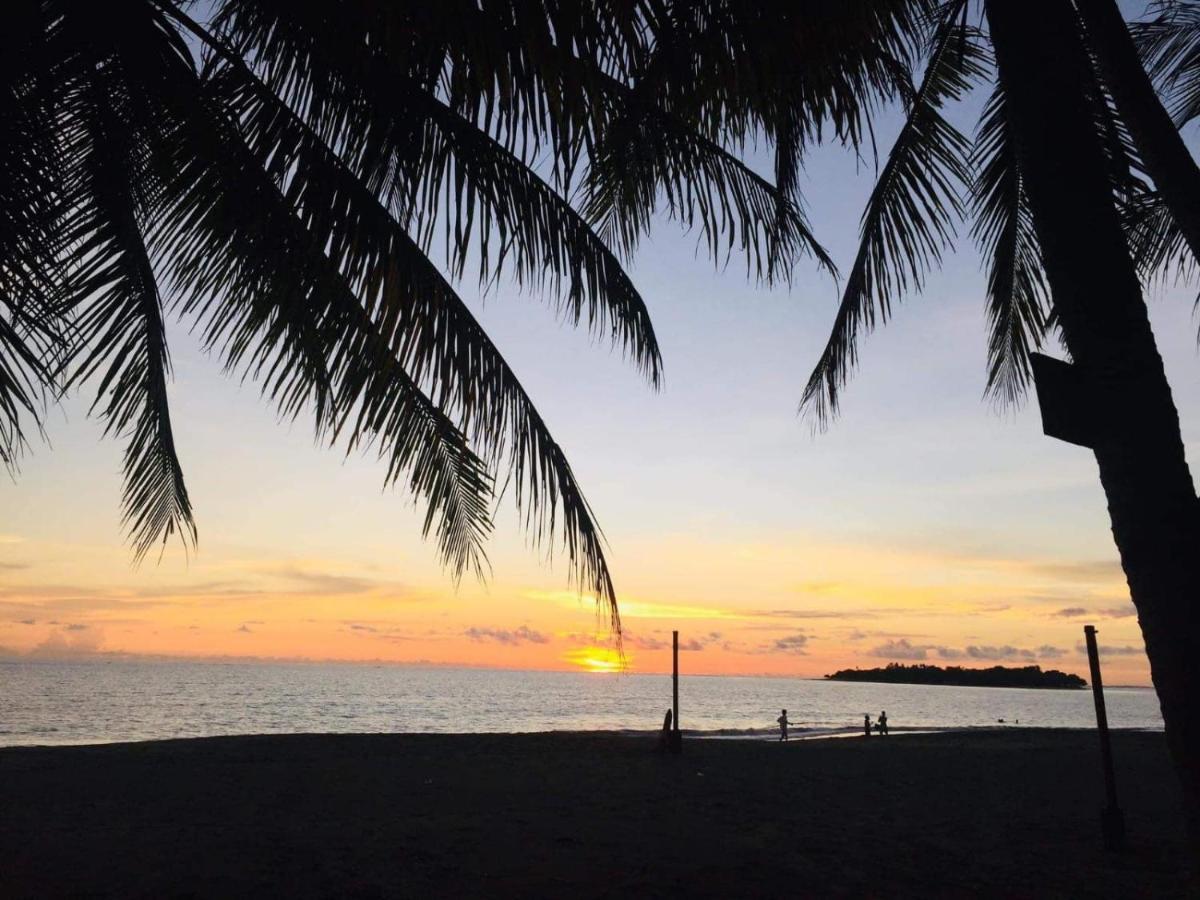 Sunbloom Beachfront Hotel And Restaurant Zambales Sinabacan Exterior foto