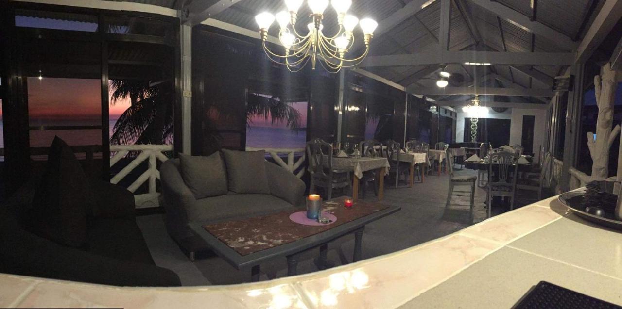 Sunbloom Beachfront Hotel And Restaurant Zambales Sinabacan Exterior foto