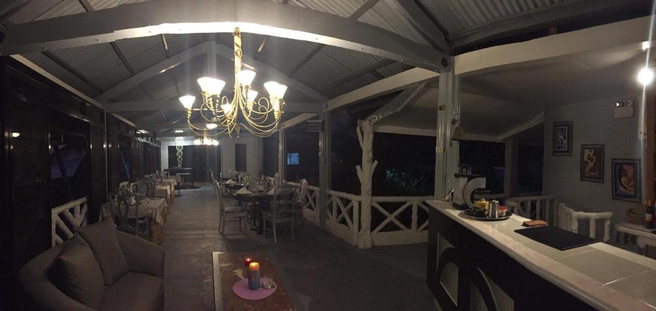 Sunbloom Beachfront Hotel And Restaurant Zambales Sinabacan Exterior foto