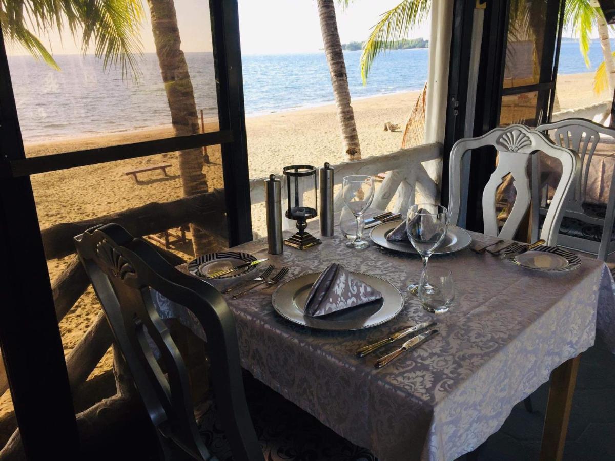 Sunbloom Beachfront Hotel And Restaurant Zambales Sinabacan Exterior foto
