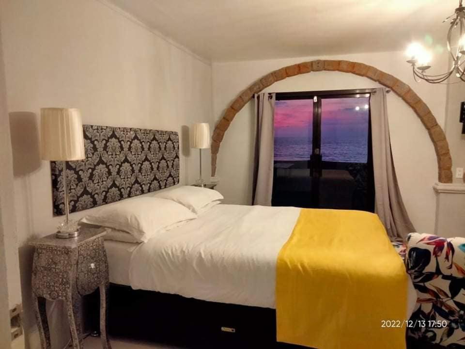 Sunbloom Beachfront Hotel And Restaurant Zambales Sinabacan Exterior foto