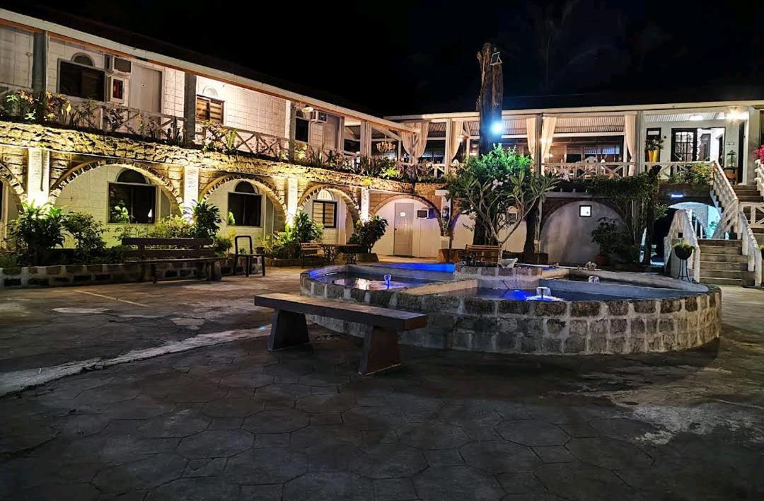 Sunbloom Beachfront Hotel And Restaurant Zambales Sinabacan Exterior foto
