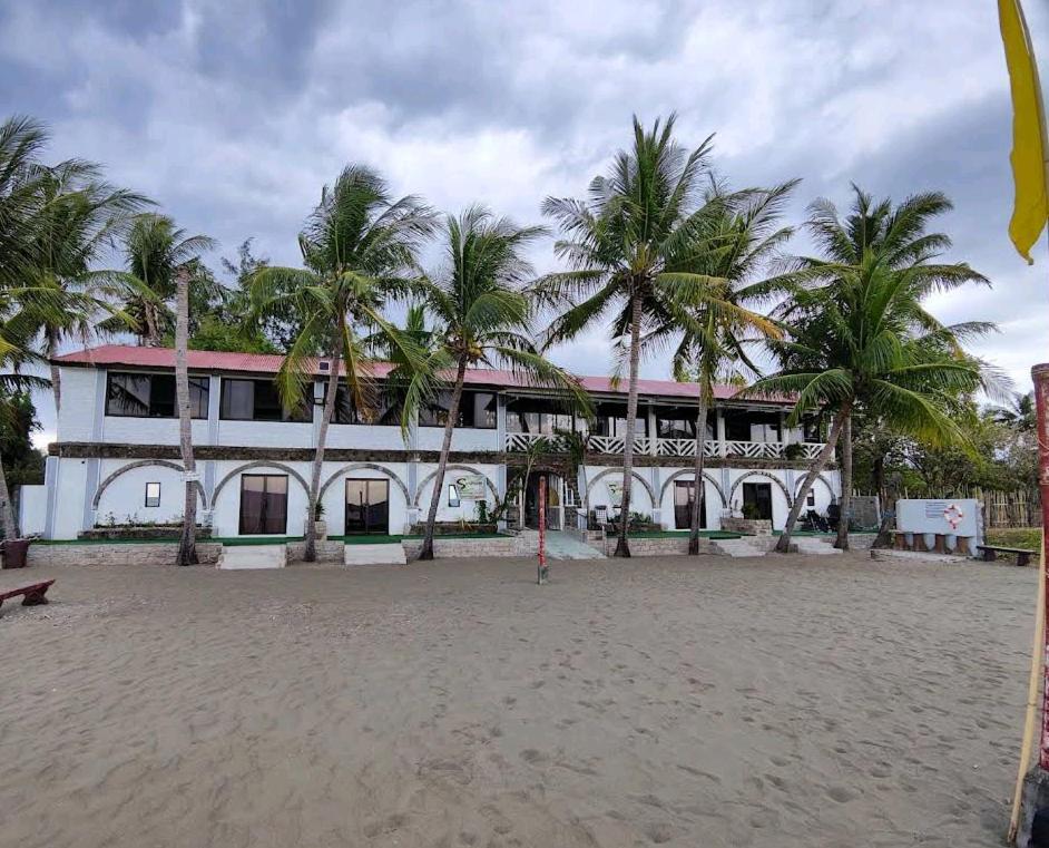 Sunbloom Beachfront Hotel And Restaurant Zambales Sinabacan Exterior foto