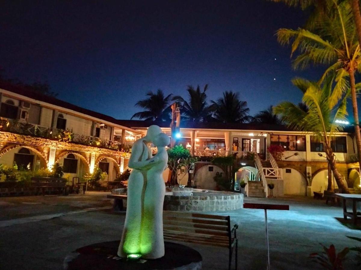 Sunbloom Beachfront Hotel And Restaurant Zambales Sinabacan Exterior foto