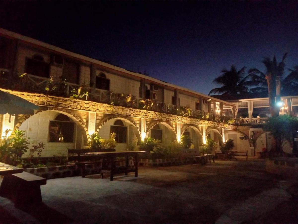 Sunbloom Beachfront Hotel And Restaurant Zambales Sinabacan Exterior foto