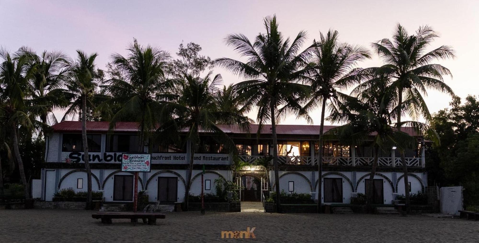 Sunbloom Beachfront Hotel And Restaurant Zambales Sinabacan Exterior foto